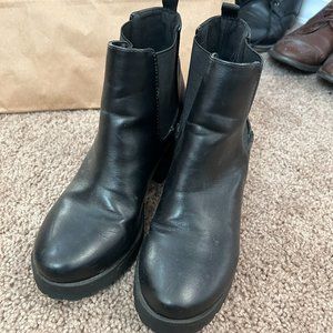 Black chunky chelsea boots